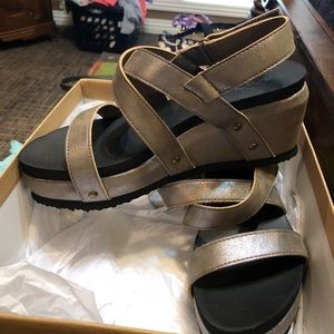 Axiom Evie sandals wedges